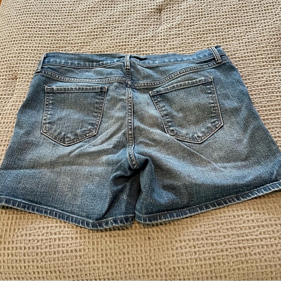 Old Navy “The Sweetheart” Jean Shorts - Picture 2 of 4